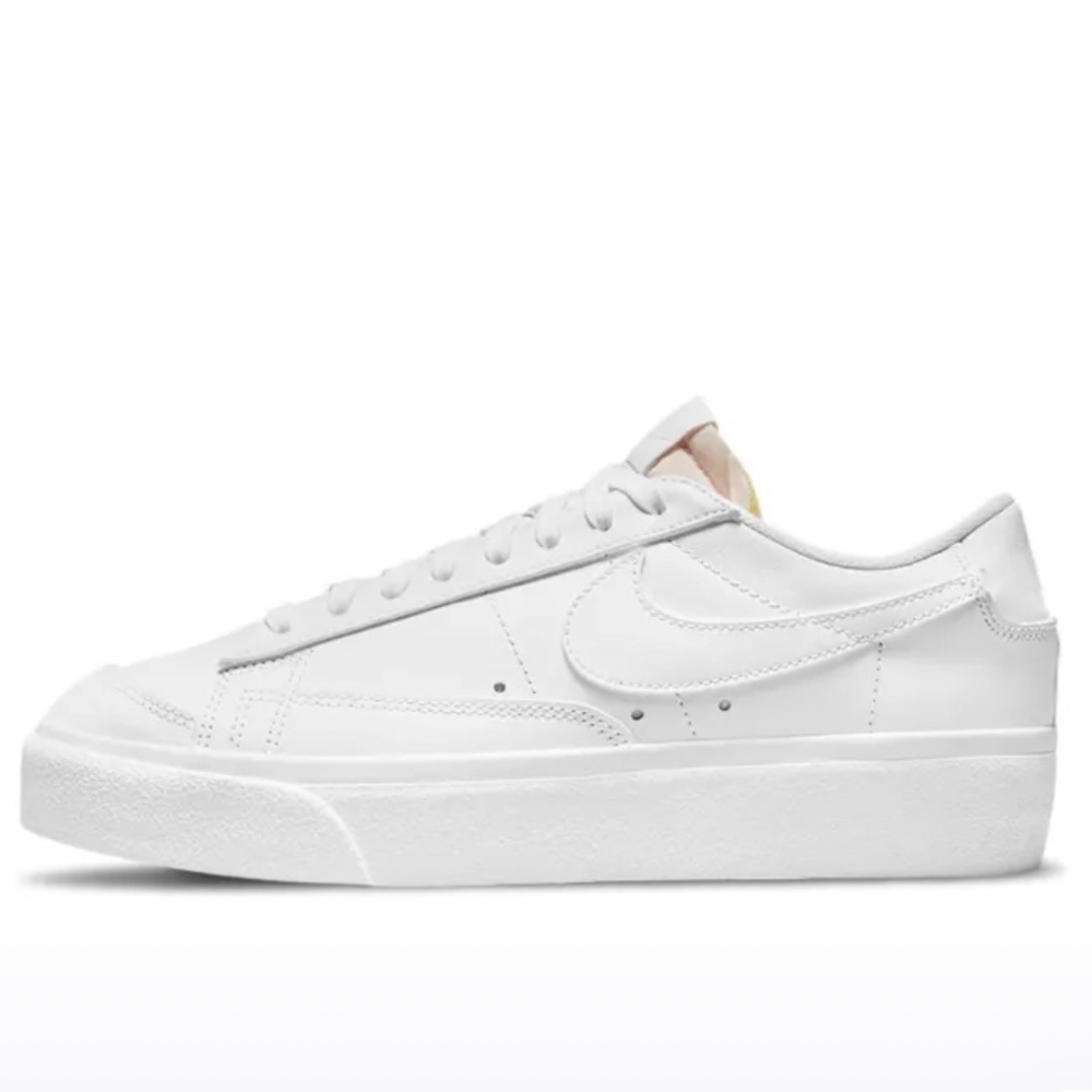 Nike Blazer Low Platform in Triple White